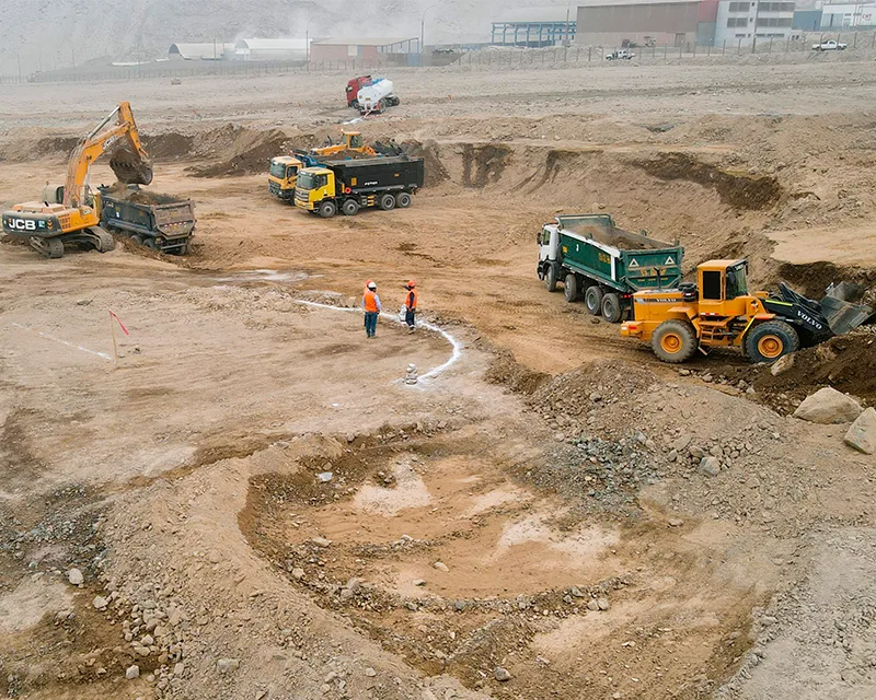 Demolición y excavación de terreno con equipo especializado