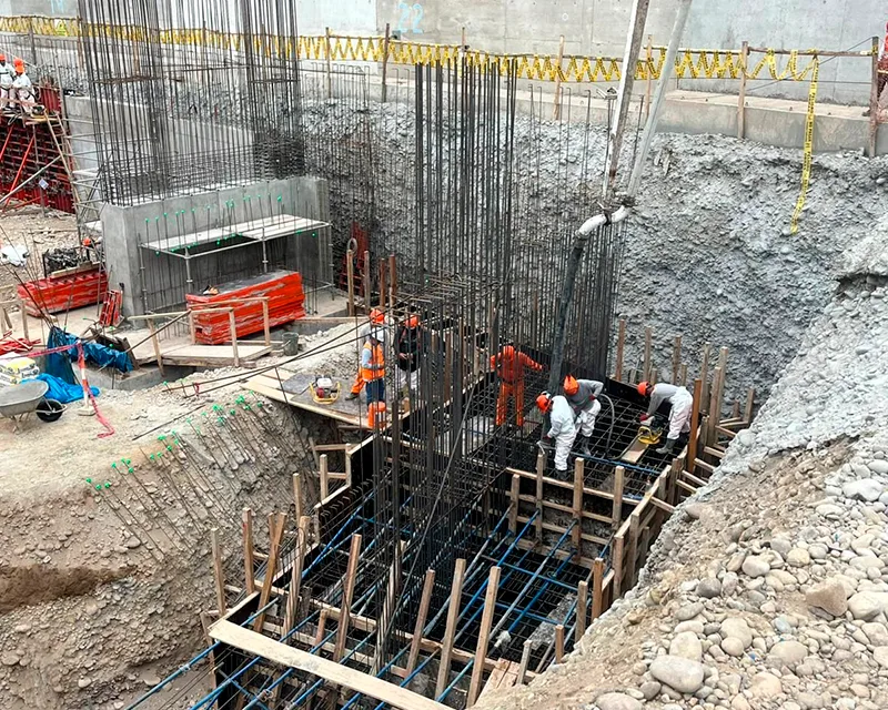 Cimentación y trabajo estructural en obra civil