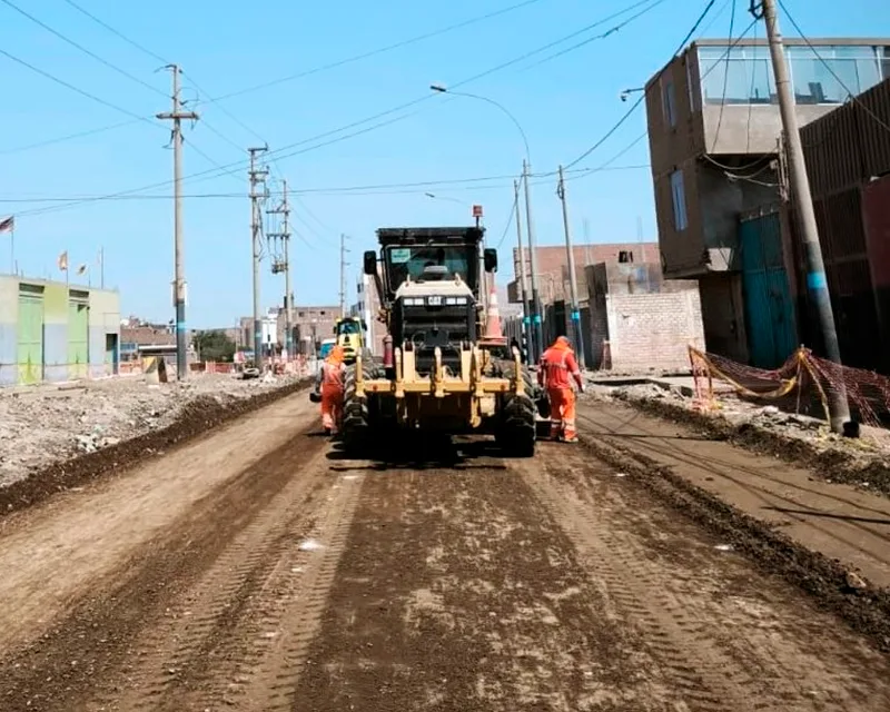 Compactación y conformación de terreno con maquinaria pesada