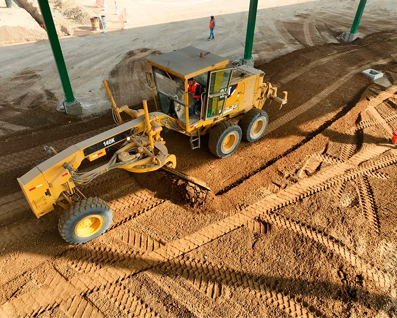 Equipo especializado para compactación y movimiento de tierras