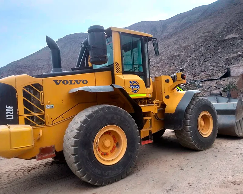 Alquiler de maquinaria pesada para excavación y movimiento de tierras