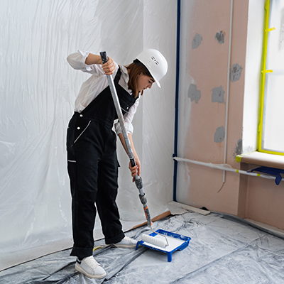 Servicio de pintado de interiores y exteriores con acabados duraderos y pintura profesional